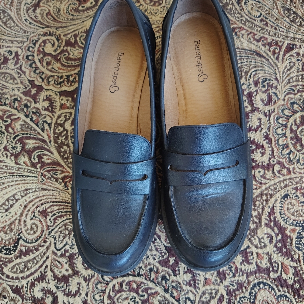 BareTraps Classic Black Loafers Size 7.5